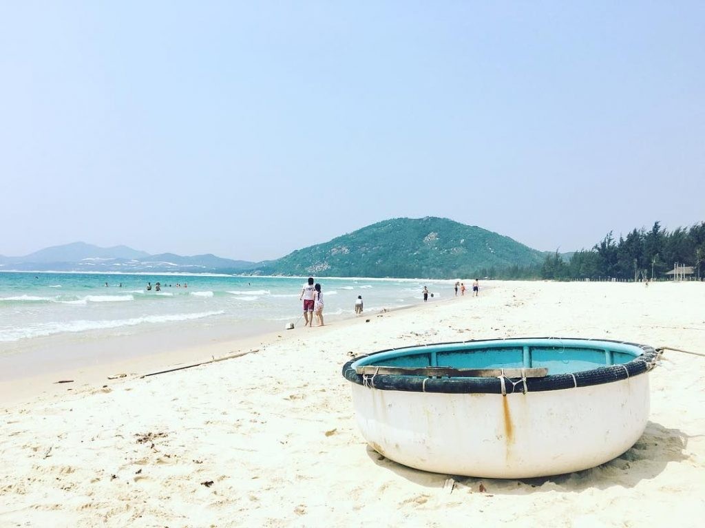 Bãi biển Tuy Hòa với mặt biển trong xanh bát ngát Bãi biển Tuy Hòa với mặt biển trong xanh bát ngát