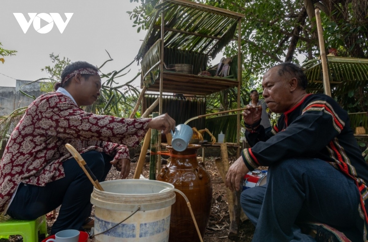 Lễ cầu mưa của người Êđê tại Buôn Ma Thuột Lễ cầu mưa của người Êđê tại Buôn Ma Thuột