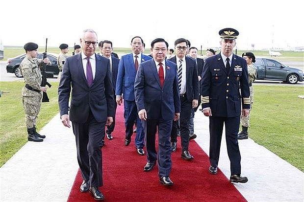 National Assembly Chairman Vuong Dinh Hue (C) starts official visit to Uruguay (Photo: VNA) National Assembly Chairman Vuong Dinh Hue (C) starts official visit to Uruguay (Photo: VNA)