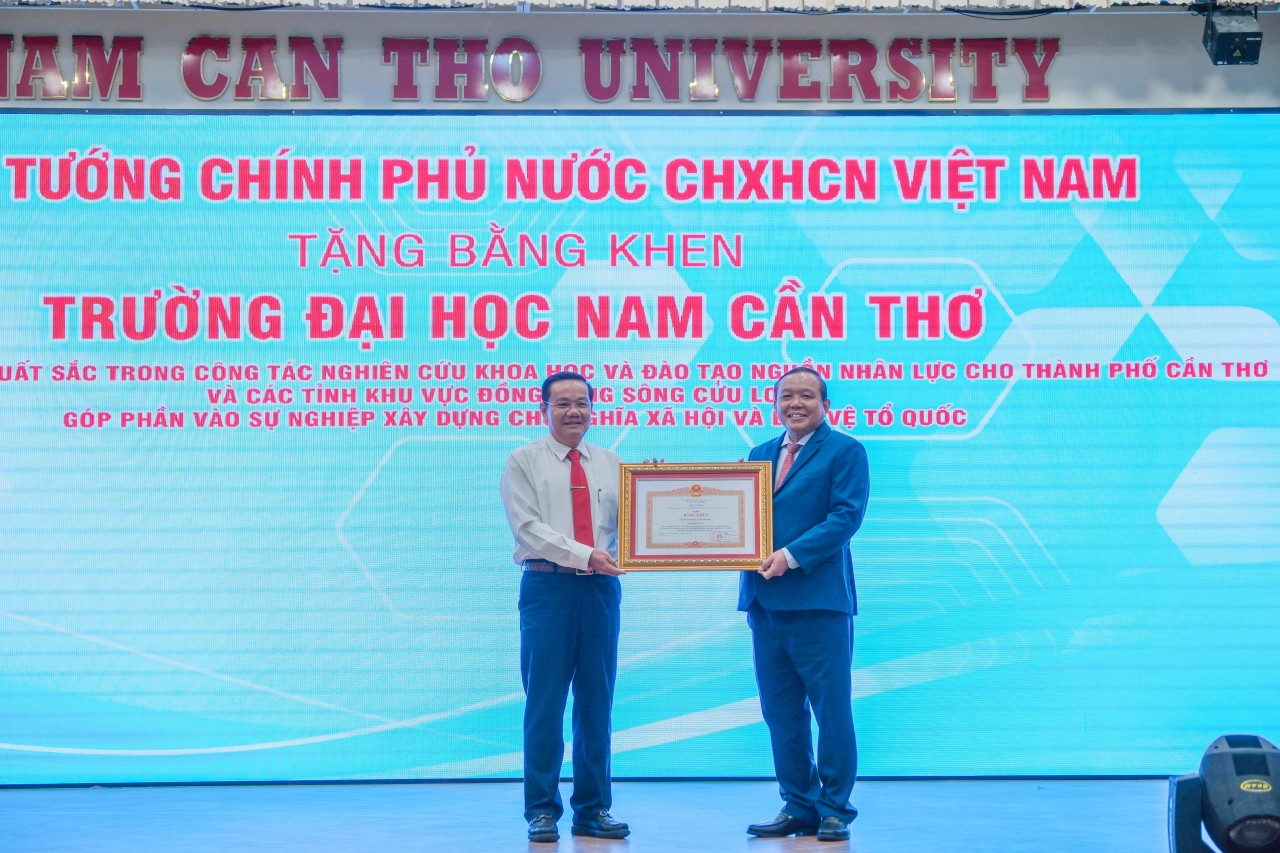 ĐH Nam Cần Thơ đón nhận Bằng khen của Thủ tướng Chính phủ ĐH Nam Cần Thơ đón nhận Bằng khen của Thủ tướng Chính phủ