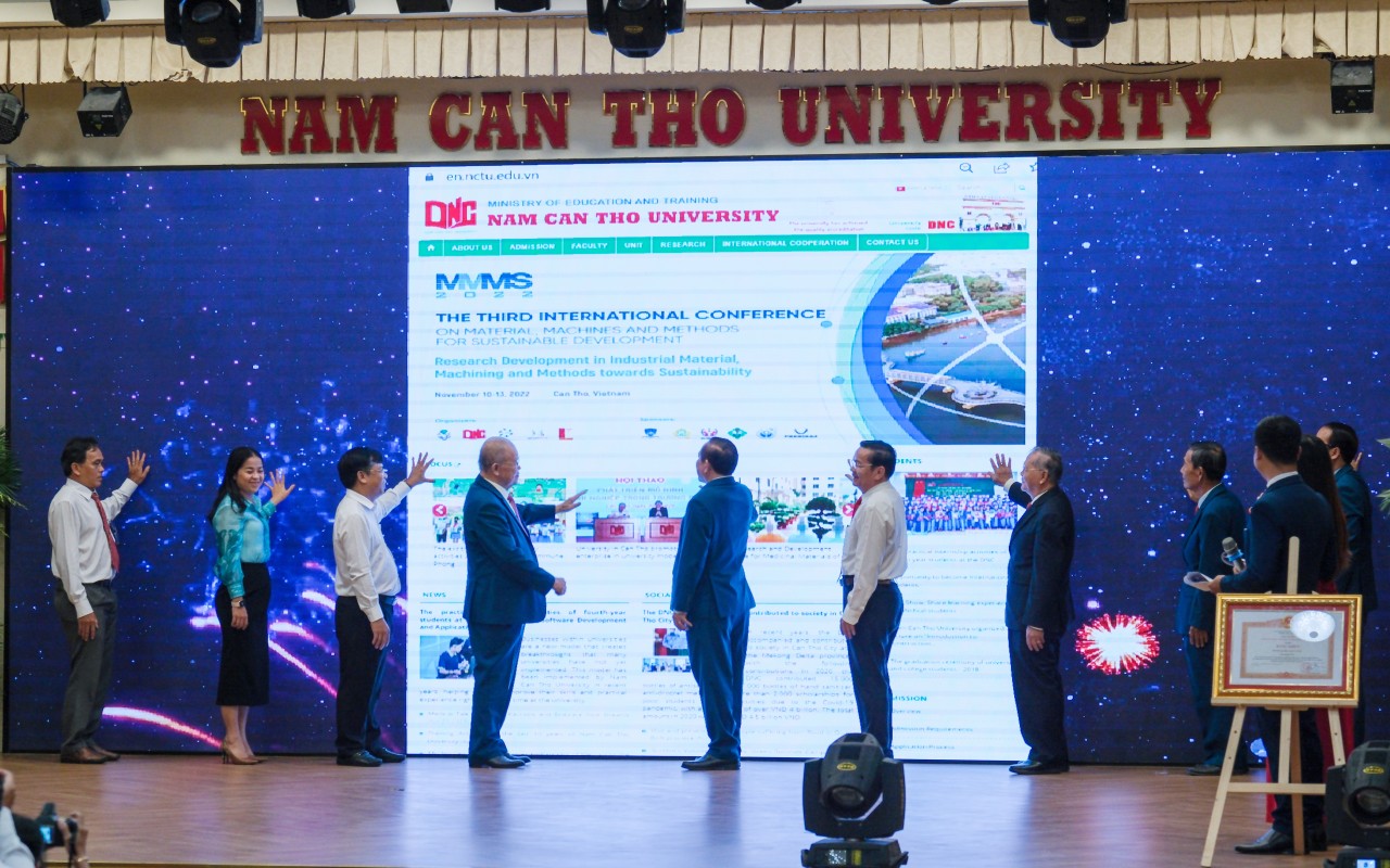 ĐH Nam Cần Thơ đón nhận Bằng khen của Thủ tướng Chính phủ ĐH Nam Cần Thơ đón nhận Bằng khen của Thủ tướng Chính phủ