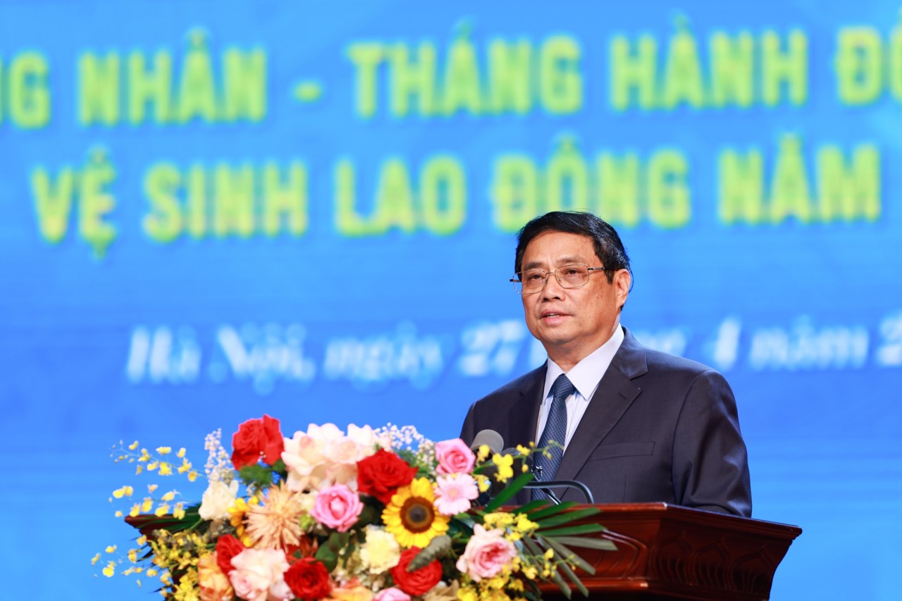 “Cải thiện điều kiện làm việc, chủ động ngăn ngừa tai nạn lao động và bệnh nghề nghiệp” “Cải thiện điều kiện làm việc, chủ động ngăn ngừa tai nạn lao động và bệnh nghề nghiệp”