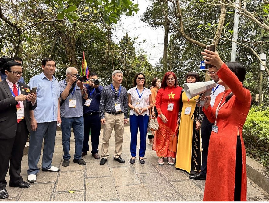 Overseas Vietnamese Commemorate Hung Kings Overseas Vietnamese Commemorate Hung Kings