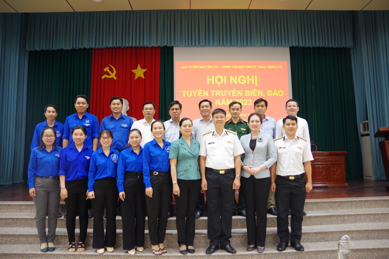 Trung tâm Bảo đảm kỹ thuật Vùng 2 Hải quân tuyên truyền về biển, đảo Trung tâm Bảo đảm kỹ thuật Vùng 2 Hải quân tuyên truyền về biển, đảo