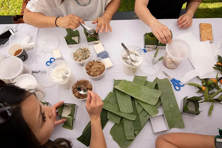 Bánh chưng món ăn gắn kết người Việt xa quê với cội nguồn dân tộc