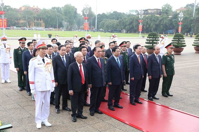 Lãnh đạo Đảng, Nhà nước vào Lăng viếng Chủ tịch Hồ Chí Minh | Chính trị | Vietnam+ (VietnamPlus)