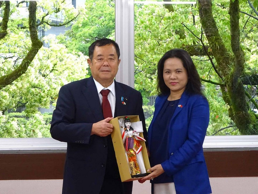 Promote Cooperation in Tourism and Agriculture with Miyazaki Prefecture, Japan Viet Offical Promotes Cooperation with Miyazaki Prefecture, Japan