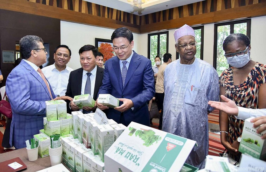 Developing Vietnam's Halal Industry: New Direction for Economic Diplomacy Developing Vietnam's Halal Industry: New Direction for Economic Diplomacy