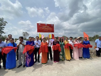 Bàn giao 3 cây cầu cho người dân Cà Mau