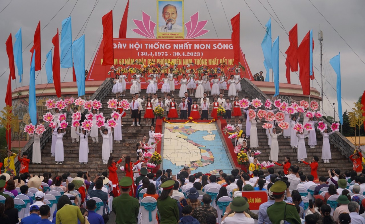 Quảng Trị long trọng tổ chức lễ Thượng cờ “Thống nhất non sông” Quảng Trị long trọng tổ chức lễ Thượng cờ “Thống nhất non sông”