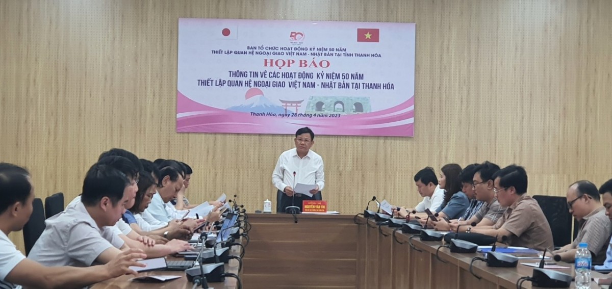 Phó Chủ tịch Thường trực UBND tỉnh Thanh Hóa Nguyễn Văn Thi phát biểu tại họp báo. Phó Chủ tịch Thường trực UBND tỉnh Thanh Hóa Nguyễn Văn Thi phát biểu tại họp báo.
