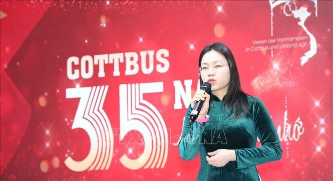 "35 năm - một thời để nhớ" lao động hợp tác Việt Nam - Đức "35 năm - một thời để nhớ" lao động hợp tác Việt Nam - Đức