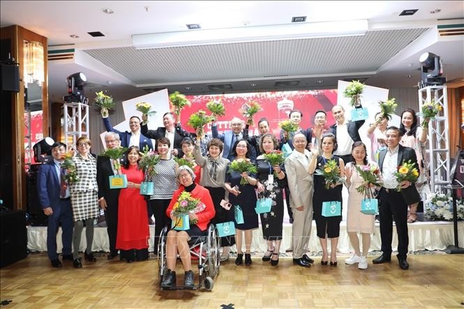 "35 năm - một thời để nhớ" lao động hợp tác Việt Nam - Đức "35 năm - một thời để nhớ" lao động hợp tác Việt Nam - Đức