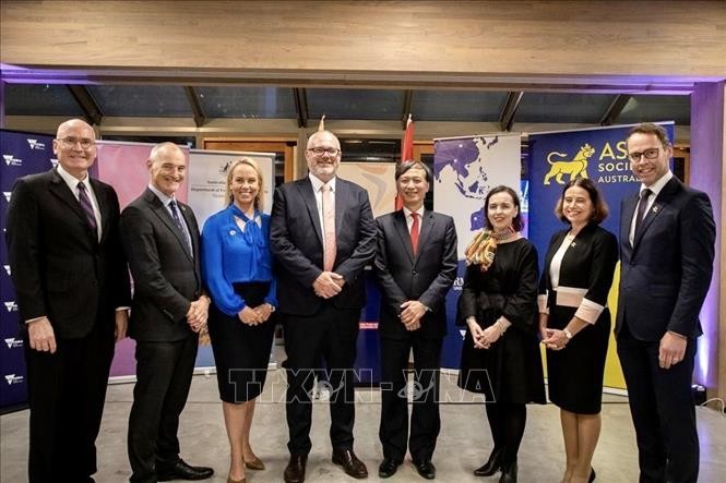 Vietnamese Ambassador to Australia Nguyen Tat Thanh and delegates at the event. Photo: VNA Vietnamese Ambassador to Australia Nguyen Tat Thanh and delegates at the event. Photo: VNA