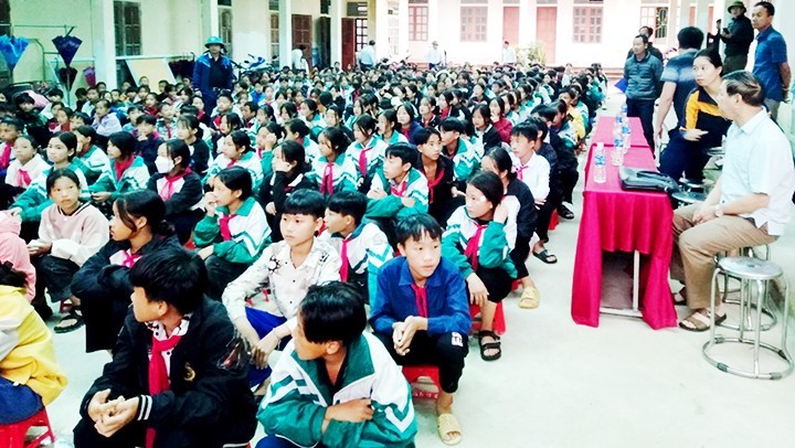 Loay hoay giải bài toán tảo hôn ở Kỳ Sơn Loay hoay giải bài toán tảo hôn ở Kỳ Sơn