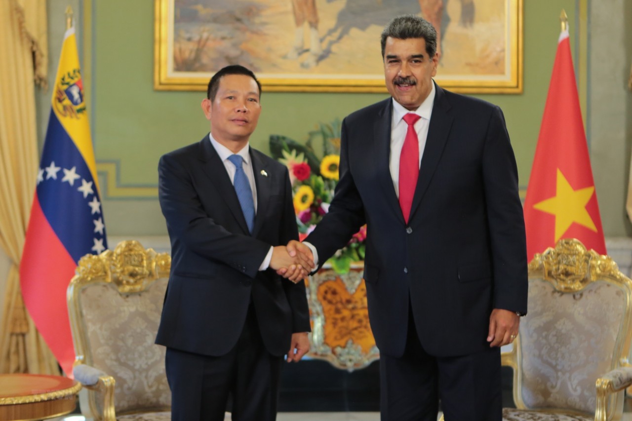 Làm sâu sắc hơn nữa quan hệ hữu nghị, hợp tác Việt Nam-Venezuela | Chính trị | Vietnam+ (VietnamPlus) Làm sâu sắc hơn nữa quan hệ hữu nghị, hợp tác Việt Nam-Venezuela | Chính trị | Vietnam+ (VietnamPlus)