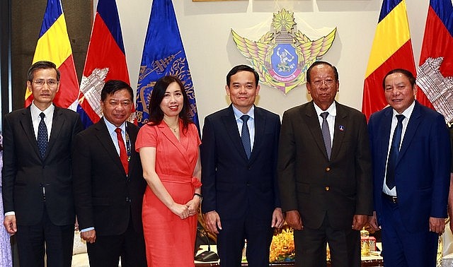 Cambodiaa Vietnam, Cambodia Strengthen People-to-people Exchanges to Cultivate Traditional Friendship