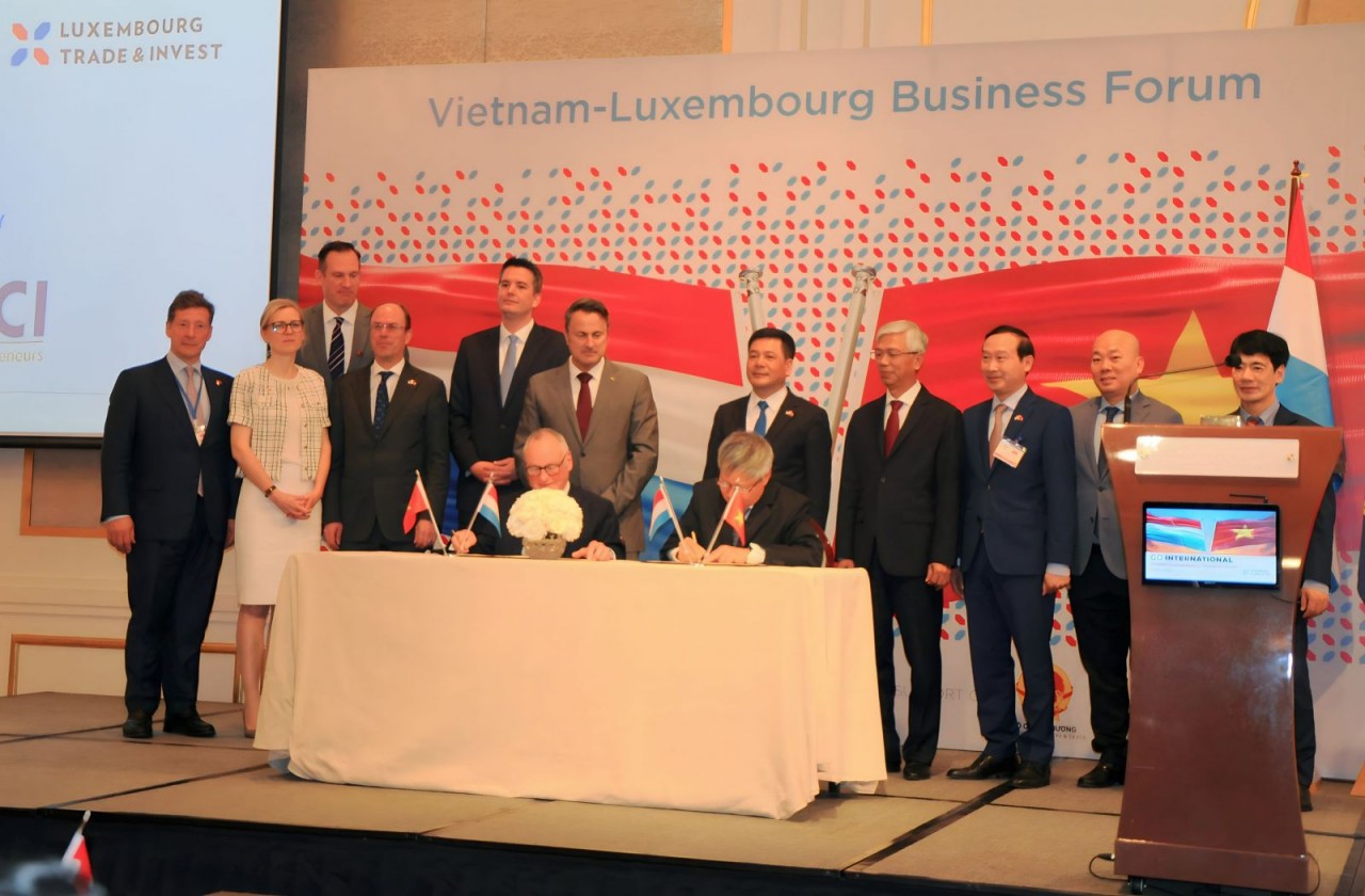 Gần 200 doanh nghiệp tham dự diễn đàn doanh nghiệp Việt Nam - Luxembourg Gần 200 doanh nghiệp tham dự diễn đàn doanh nghiệp Việt Nam - Luxembourg