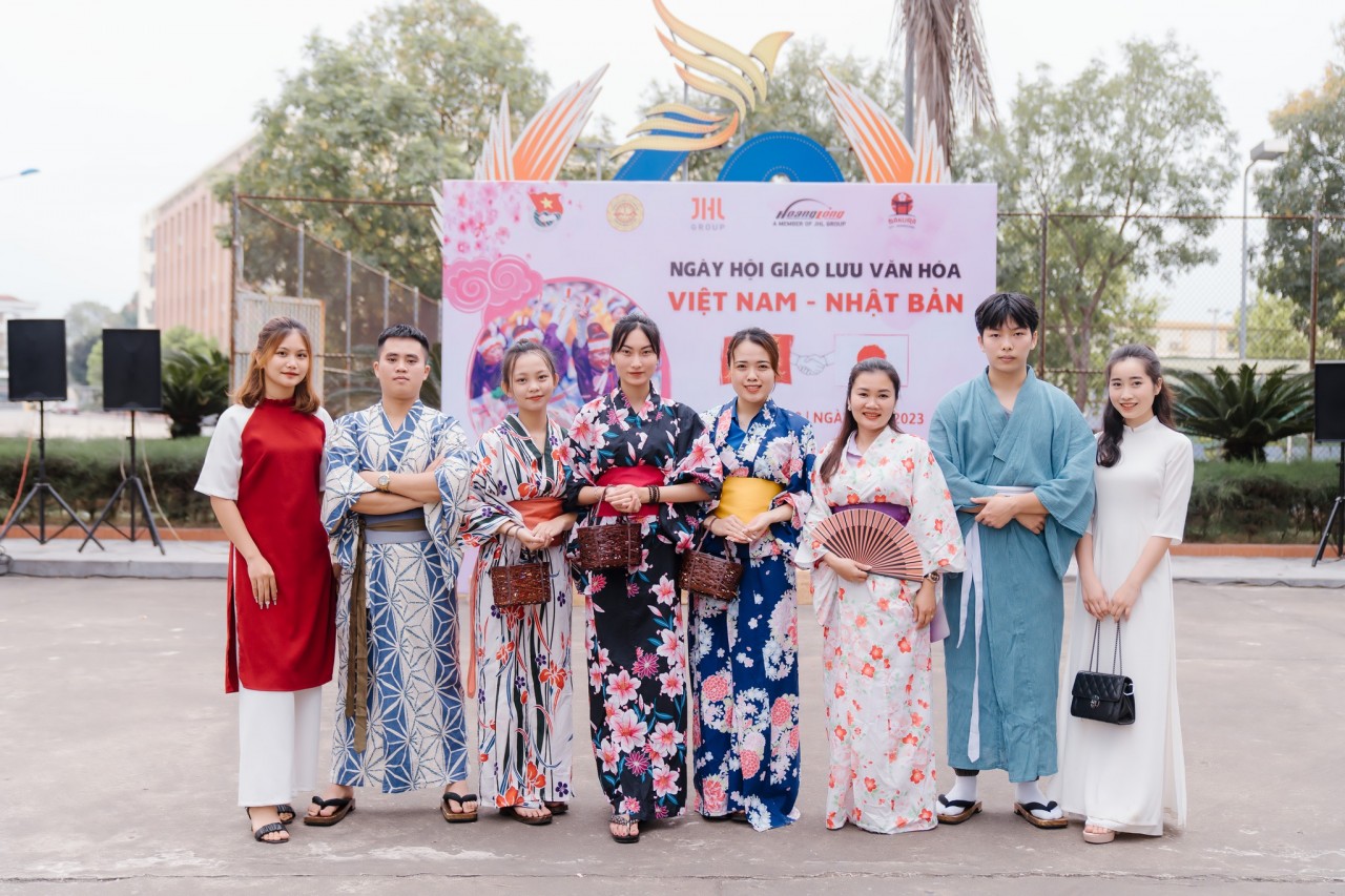 Thúc đẩy giáo dục và giao lưu giữa thế hệ trẻ là nền tảng xây dựng quan hệ bền vững Việt - Nhật Thúc đẩy giáo dục và giao lưu giữa thế hệ trẻ là nền tảng xây dựng quan hệ bền vững Việt - Nhật