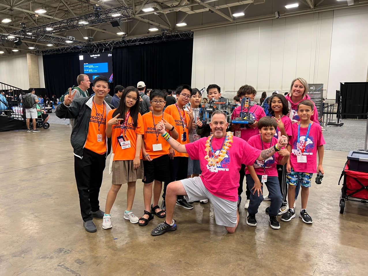 Vietnamese Robotics Teams Excel at World Competition in US Vietnamese Robotics Teams Excel at World Competition in US