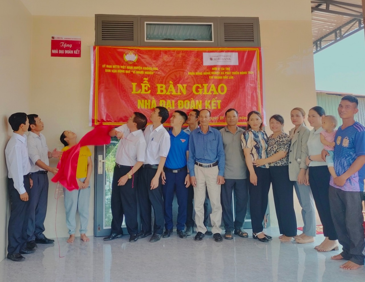 Đắk Lắk: Bàn giao 4 nhà Đại đoàn kết cho hộ nghèo tại huyện Krông Ana Đắk Lắk: Bàn giao 4 nhà Đại đoàn kết cho hộ nghèo tại huyện Krông Ana