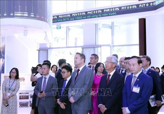 Prime Minister of Luxembourg Xavier Bettel visits the Ho Chi Minh Stock Exchange. Photo: VNA Prime Minister of Luxembourg Xavier Bettel visits the Ho Chi Minh Stock Exchange. Photo: VNA