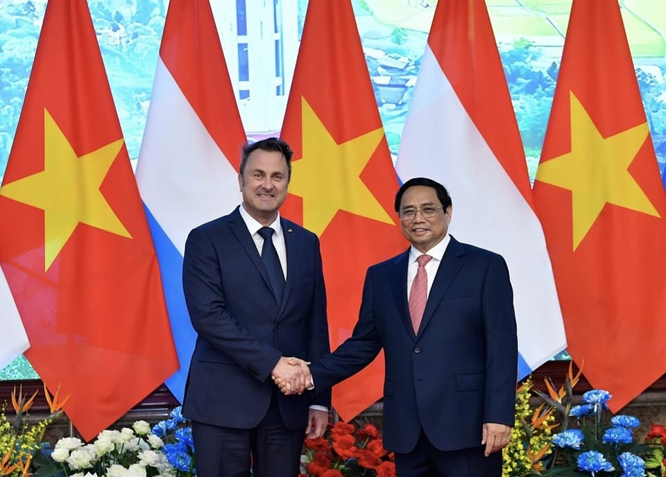 Prime Minister Xavier Bettel (L) and Prime Minister Pham Minh Chinh. Photo: VGP Prime Minister Xavier Bettel (L) and Prime Minister Pham Minh Chinh. Photo: VGP