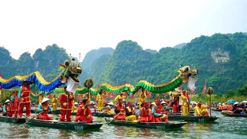 Lễ hội Tràng An thu hút hàng nghìn người dân tham dự Lễ hội Tràng An thu hút hàng nghìn người dân tham dự