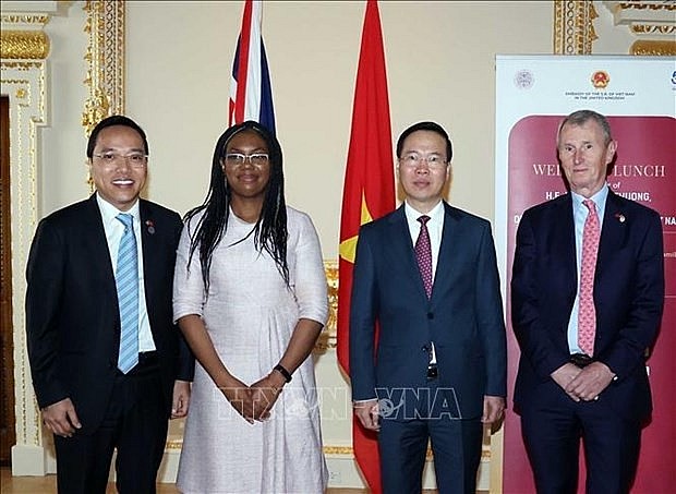 From right: UK House of Commons Deputy Speaker Nigel Evans, President Vo Van Thuong, and UK Secretary of State for Business, Energy and Industrial Strategy Kemi Badenoch (Photo: VNA) From right: UK House of Commons Deputy Speaker Nigel Evans, President Vo Van Thuong, and UK Secretary of State for Business, Energy and Industrial Strategy Kemi Badenoch (Photo: VNA)