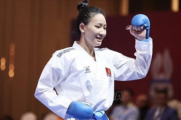 Hoang Thi My Tam secures a gold medal for Vietnam at the tournament by beating her Indonesian rival 4-3 in the women's kumite 55kg event (Photo: VNA) Hoang Thi My Tam secures a gold medal for Vietnam at the tournament by beating her Indonesian rival 4-3 in the women's kumite 55kg event (Photo: VNA)