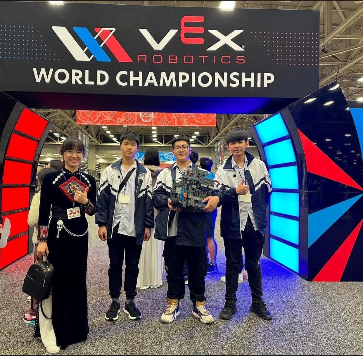 Việt Nam thắng lớn tại VEX Robotics World Championship 2023 Việt Nam thắng lớn tại VEX Robotics World Championship 2023