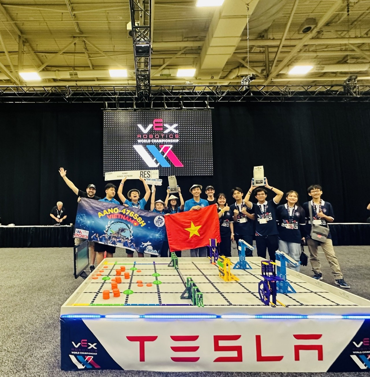 Việt Nam thắng lớn tại VEX Robotics World Championship 2023 Việt Nam thắng lớn tại VEX Robotics World Championship 2023