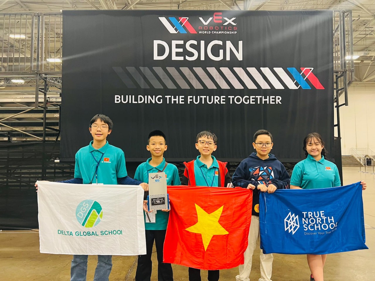 Việt Nam thắng lớn tại VEX Robotics World Championship 2023 Việt Nam thắng lớn tại VEX Robotics World Championship 2023