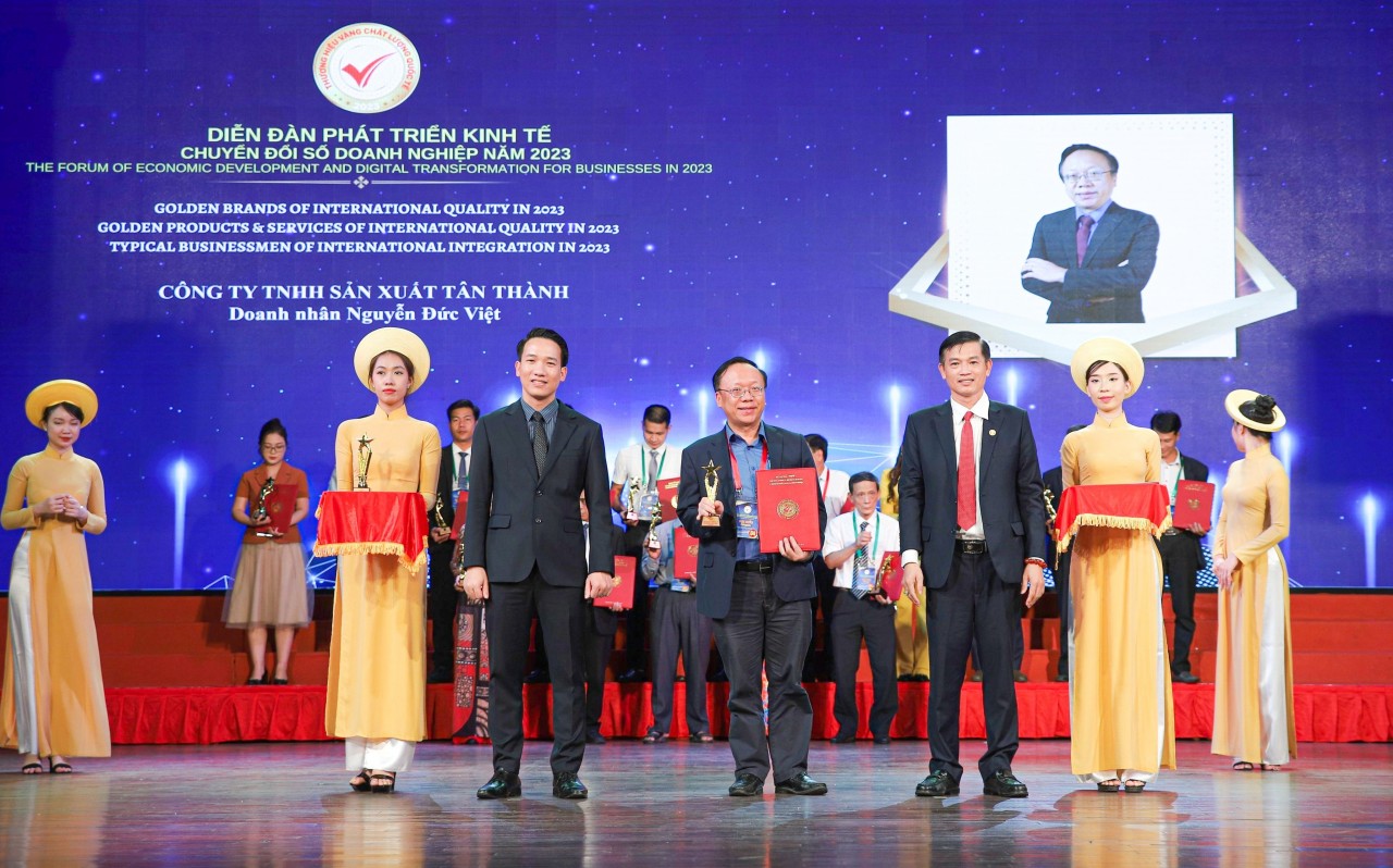 Tân Thành: Doanh nhân Nguyễn Đức Việt nhận giải “doanh nhân cống hiến vì sự phát triển kinh tế Việt Nam” Tân Thành: Doanh nhân Nguyễn Đức Việt nhận giải “doanh nhân cống hiến vì sự phát triển kinh tế Việt Nam”