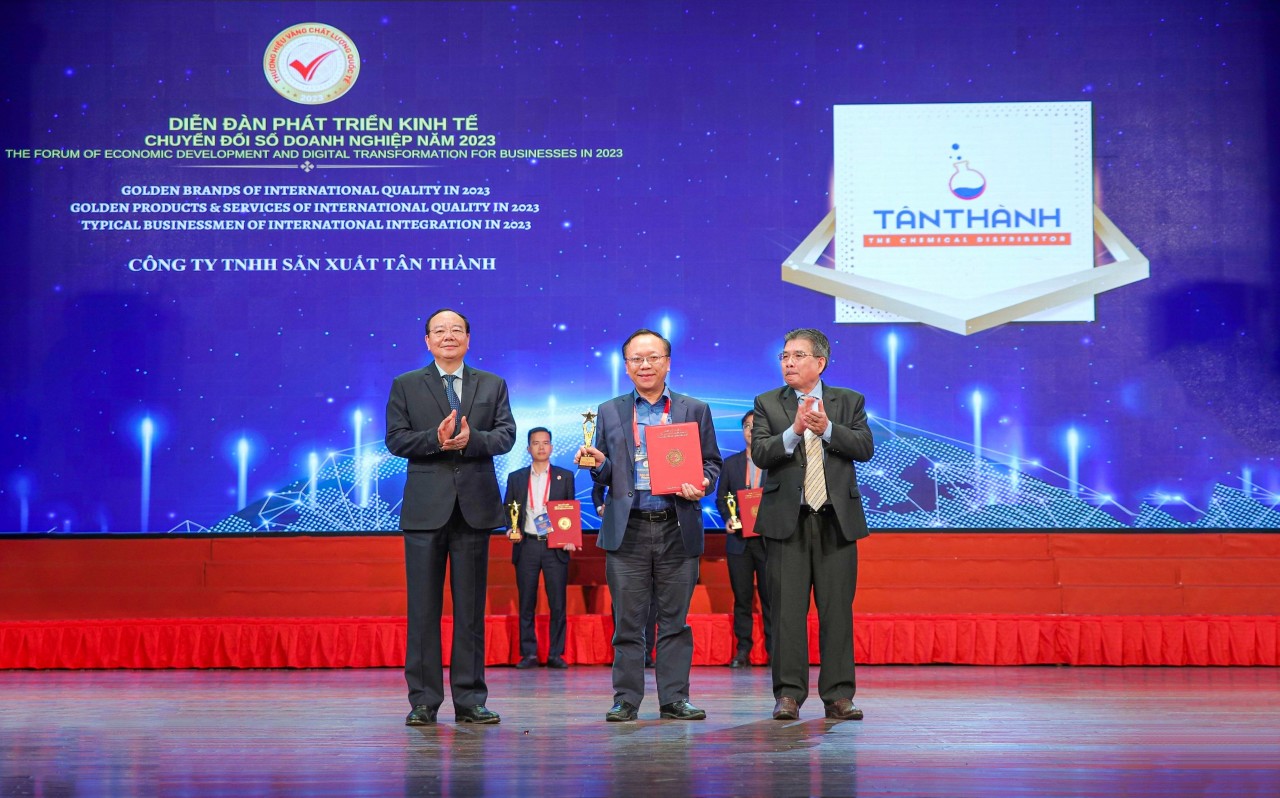 Tân Thành: Doanh nhân Nguyễn Đức Việt nhận giải “doanh nhân cống hiến vì sự phát triển kinh tế Việt Nam” Tân Thành: Doanh nhân Nguyễn Đức Việt nhận giải “doanh nhân cống hiến vì sự phát triển kinh tế Việt Nam”