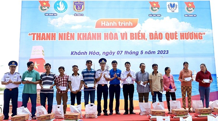 Nhiều hoạt đồng ý nghĩa tại Hành trình “Thanh niên Khánh Hòa vì biển, đảo quê hương” Nhiều hoạt đồng ý nghĩa tại Hành trình “Thanh niên Khánh Hòa vì biển, đảo quê hương”