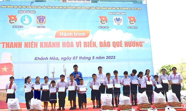Nhiều hoạt đồng ý nghĩa tại Hành trình “Thanh niên Khánh Hòa vì biển, đảo quê hương” Nhiều hoạt đồng ý nghĩa tại Hành trình “Thanh niên Khánh Hòa vì biển, đảo quê hương”