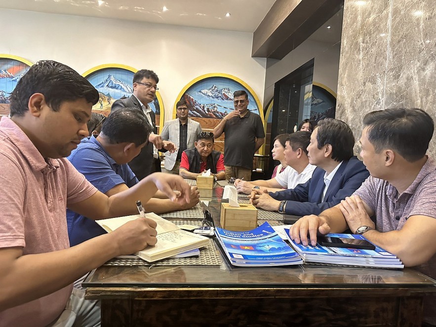 Vietnam-Nepal Friendship Association: Promoting Cooperation Between People of Vietnam and Nepal Vietnam-Nepal Friendship Association: Promoting People-to-people Cooperation