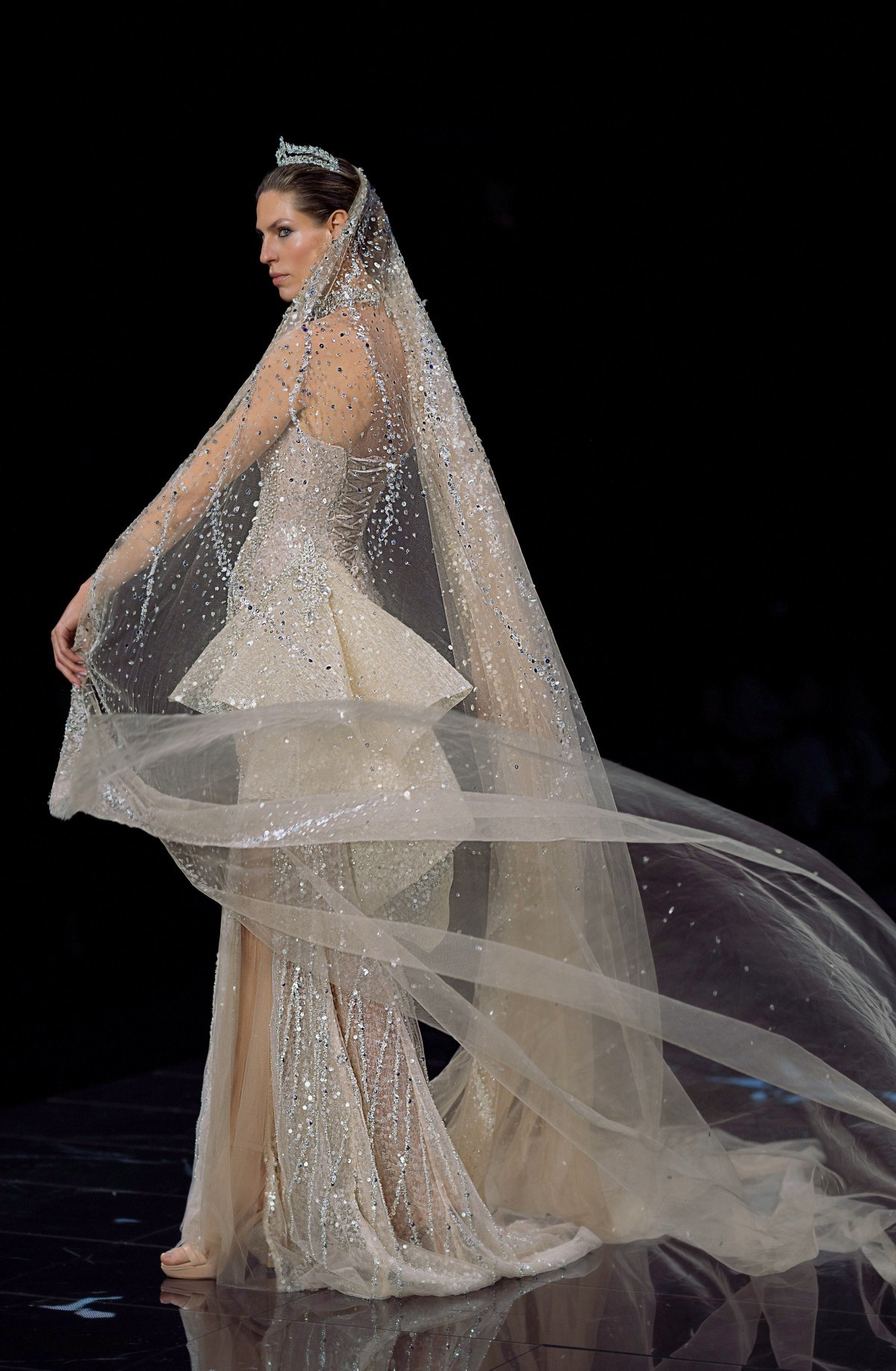 Vietnamese Designer Attracts Attention at Spanish Fashion Week Vietnamese Designer Attracts Attention at Spanish Fashion Week