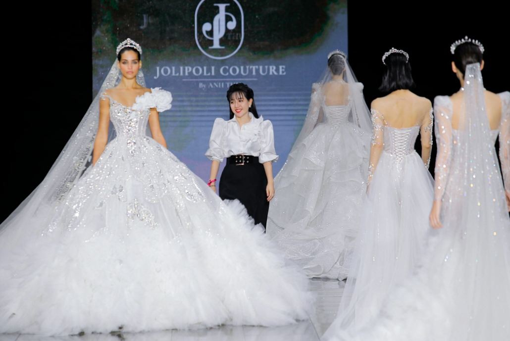 Vietnamese Designer Attracts Attention at Spanish Fashion Week Vietnamese Designer Attracts Attention at Spanish Fashion Week