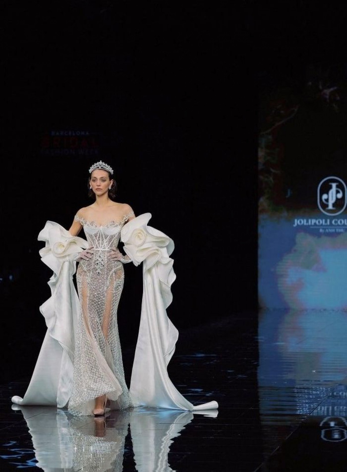 Designer Pham Dang Anh Thu's latest collection Blossom'24. Designer Pham Dang Anh Thu's latest collection Blossom'24.