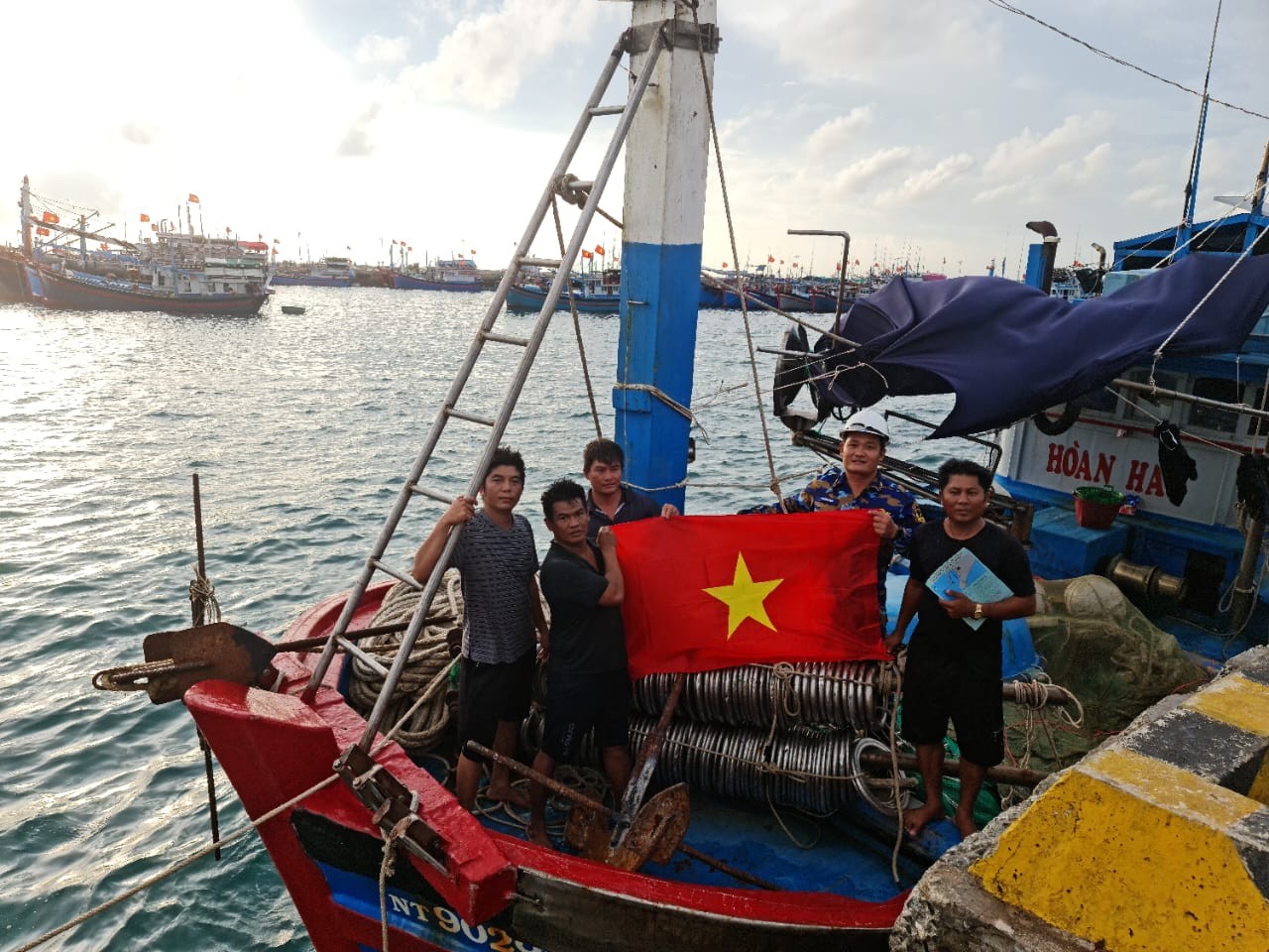 Trung tâm dịch vụ Hậu cần - Kỹ thuật đảo Trường Sa khắc phục sự cố tàu cá Ninh Thuận Trung tâm dịch vụ Hậu cần - Kỹ thuật đảo Trường Sa khắc phục sự cố tàu cá Ninh Thuận