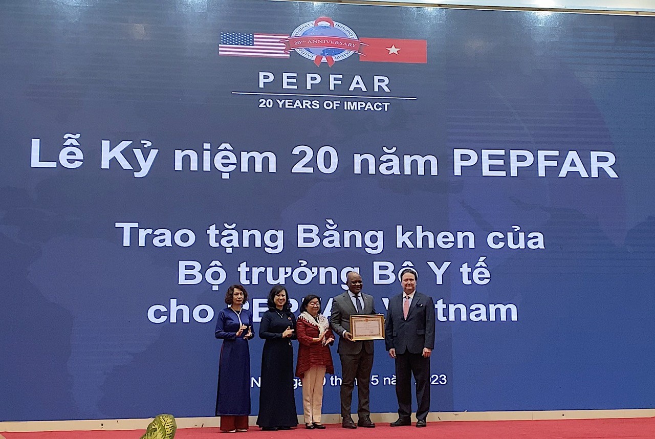 Vietnam, US Celebrate 20 years of Cooperation for HIV/AIDS Prevention and Control Vietnam, US Celebrate 20 years of Cooperation for HIV/AIDS Prevention and Control