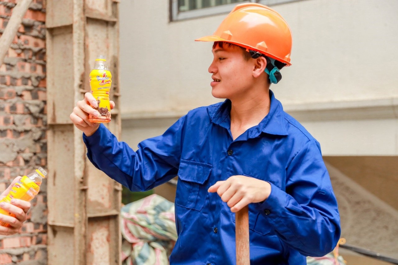 Nước tăng lực Number 1 được nhiều người lao động lựa chọn bổ sung năng lượng vượt qua thử thách trong công việc. Nước tăng lực Number 1 được nhiều người lao động lựa chọn bổ sung năng lượng vượt qua thử thách trong công việc.