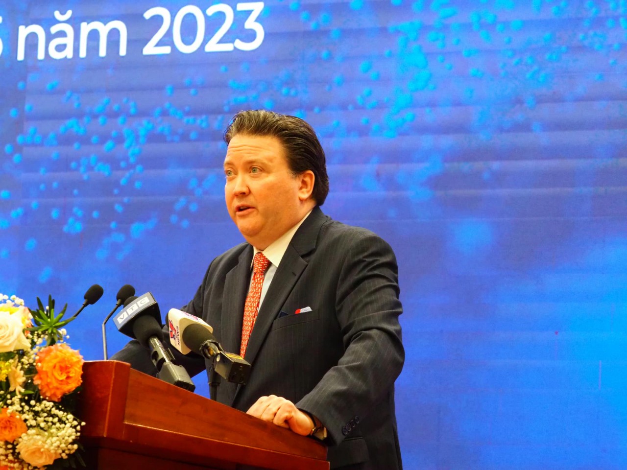 US Ambassador to Vietnam, Marc E. Knapper. US Ambassador to Vietnam, Marc E. Knapper.