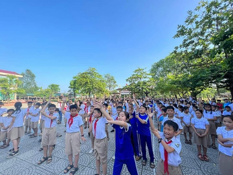 Friends of Project RENEW mong muốn góp phần khắc phục hậu quả chiến tranh tại Quảng Ngãi, Kon Tum Friends of Project RENEW mong muốn góp phần khắc phục hậu quả chiến tranh tại Quảng Ngãi, Kon Tum