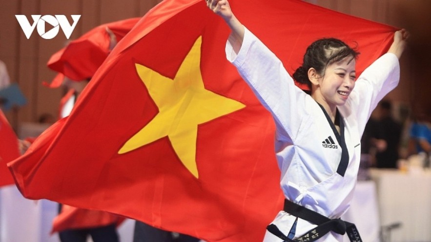 Chau Tuyen Van and her team-mates bring two more gold medals for Vietnam on May 12. Chau Tuyen Van and her team-mates bring two more gold medals for Vietnam on May 12.