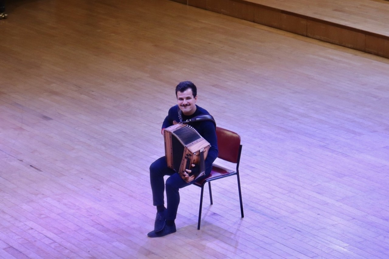 Nhạc sĩ, nghệ sỹ accordion Jakob Steinkellner đã đem đến đêm nhạc những bản nhạc do ông sáng tác cũng như những bản nhạc nổi tiếng trên thế giới như: Sunnseitn, Denkwechsel, Choral II, Wintersunn Walzer, Walzer fur'n Dati, Danke!... Nhạc sĩ, nghệ sỹ accordion Jakob Steinkellner đã đem đến đêm nhạc những bản nhạc do ông sáng tác cũng như những bản nhạc nổi tiếng trên thế giới như: Sunnseitn, Denkwechsel, Choral II, Wintersunn Walzer, Walzer fur'n Dati, Danke!...