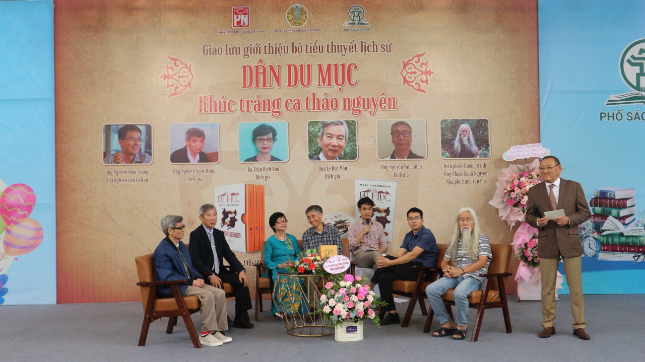 Lễ giới thiệu Bộ tiểu thuyết Kazakhstan “Dân du mục – Khúc tráng ca thảo nguyên” Lễ giới thiệu Bộ tiểu thuyết Kazakhstan “Dân du mục – Khúc tráng ca thảo nguyên”