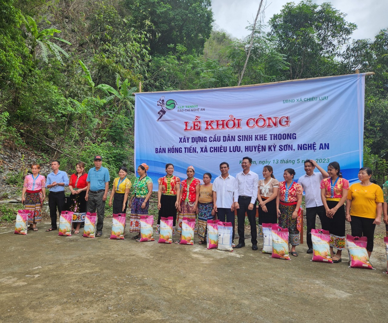 Nghệ An: Khởi công xây dựng cầu dân sinh vượt lũ cho đồng bào dân tộc huyện biên giới Kỳ Sơn Nghệ An: Khởi công xây dựng cầu dân sinh vượt lũ cho đồng bào dân tộc huyện biên giới Kỳ Sơn